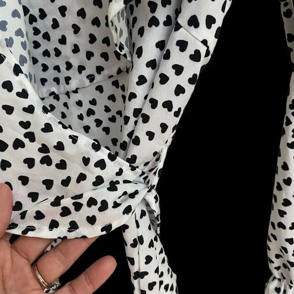 Goodnight Macaroon Heart Pattern Tie Back Black & White Size Medium Top - Picture 5 of 7